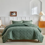 Lightweight Queen Quilt Bedding Set with Cloud Pattern – Soft Polyester Bedspread and 2 Pillow Shams for All Seasons