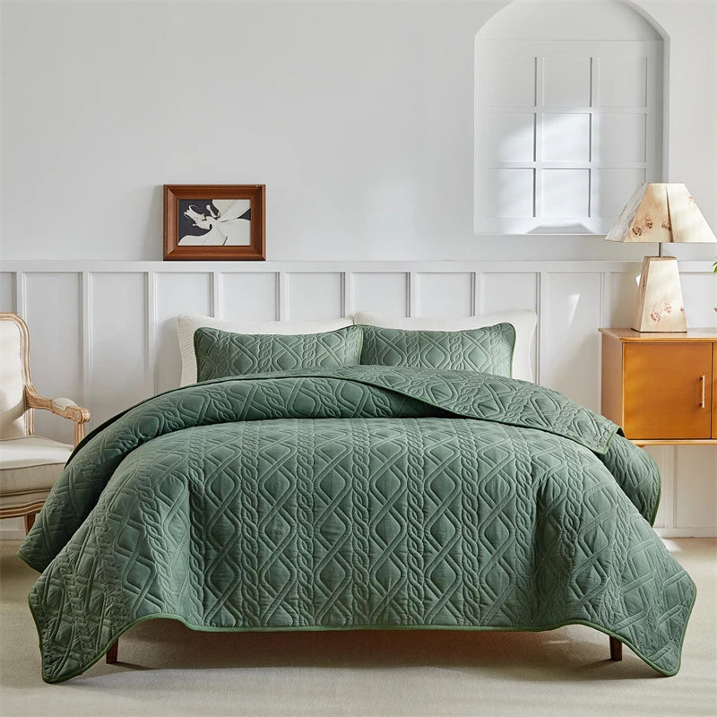 Lightweight Queen Quilt Bedding Set with Cloud Pattern – Soft Polyester Bedspread and 2 Pillow Shams for All Seasons