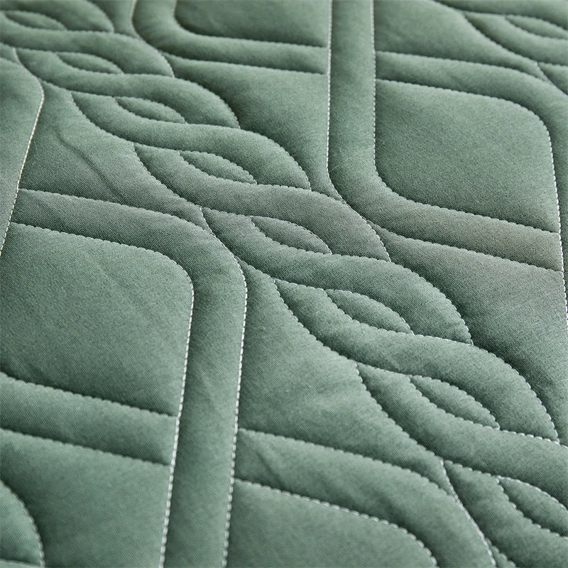 Lightweight Queen Quilt Bedding Set with Cloud Pattern – Soft Polyester Bedspread and 2 Pillow Shams for All Seasons