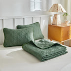 Lightweight Queen Quilt Bedding Set with Cloud Pattern – Soft Polyester Bedspread and 2 Pillow Shams for All Seasons