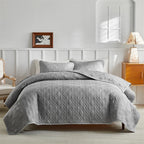 Lightweight Queen Quilt Bedding Set with Cloud Pattern – Soft Polyester Bedspread and 2 Pillow Shams for All Seasons
