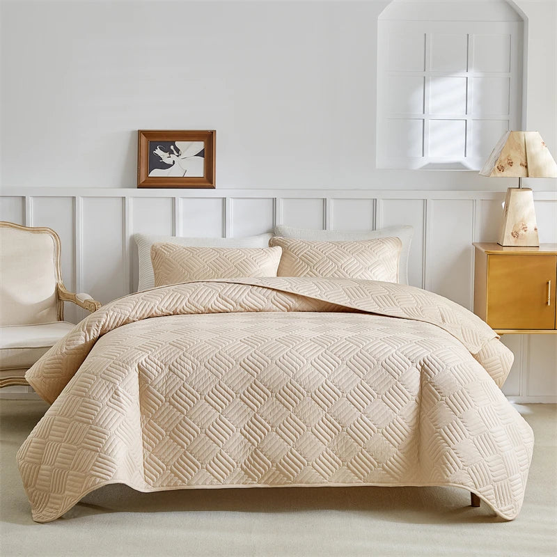 Lightweight Queen Quilt Bedding Set with Cloud Pattern – Soft Polyester Bedspread and 2 Pillow Shams for All Seasons