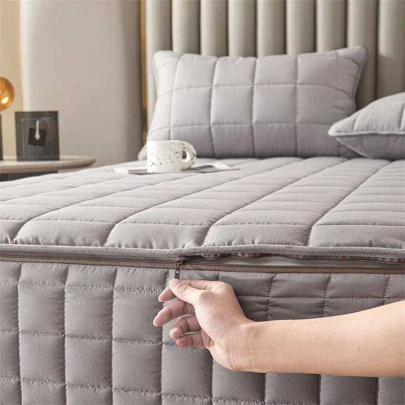 Quilted Mattress Protector with Zipper – Customizable Sizes, Durable Polyester and Cotton Blend, Easy to Clean